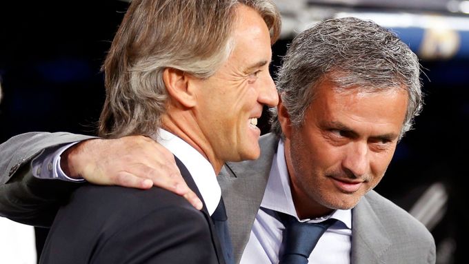 Podívejte se, jak trenér José Mourinho oslavil branku Cristiana Ronalda, který rozhodl o vítězství Realu Madrid nad Manchesterem City 3:2.