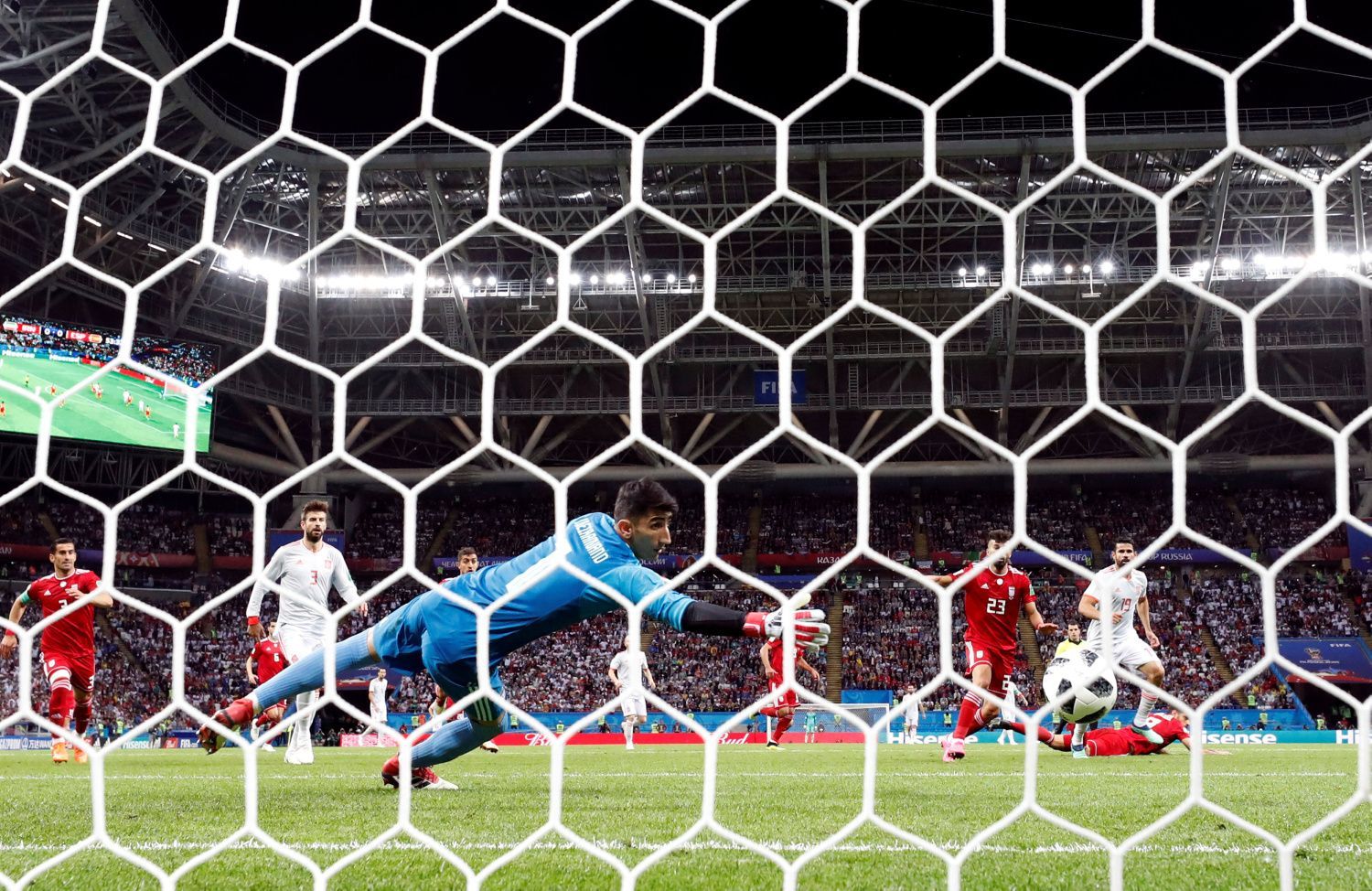 Diego Costa dává gól v zápase Írán - Španělsko na MS 2018