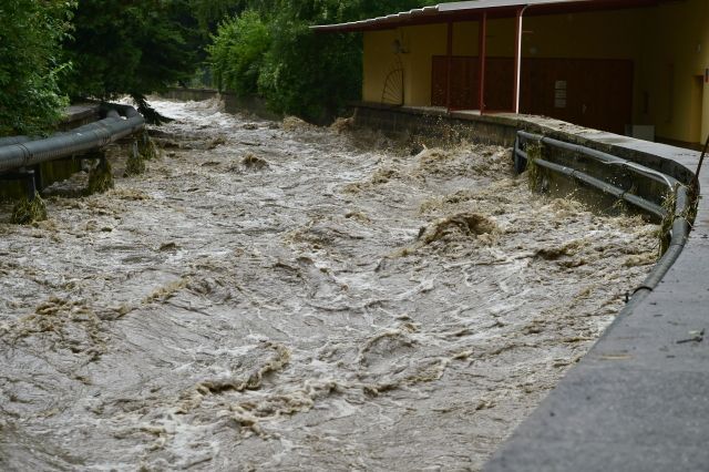Děčín záplavy policisté.