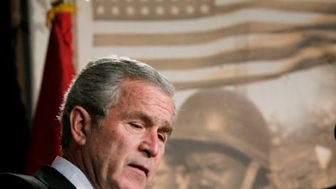 Čtyři roky války: George Bush ztrácí vojáky, popularitu, spojence.