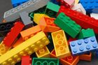 Lego investuje miliardy do výzkumu, hledá náhradu za plast