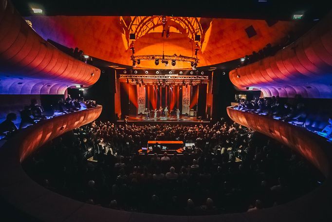 Snímek z koncertu Bély Flecka na brněnském Jazzfestu.