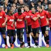 Manchester United slaví branku Robina van Persieho v zápase proti Swansea