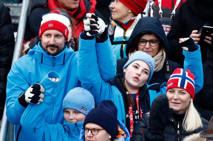 Norský korunní princ Haakon, princezny Ingrid Alexandra a  Mette-Marit a malý princ Sverre Magnus.