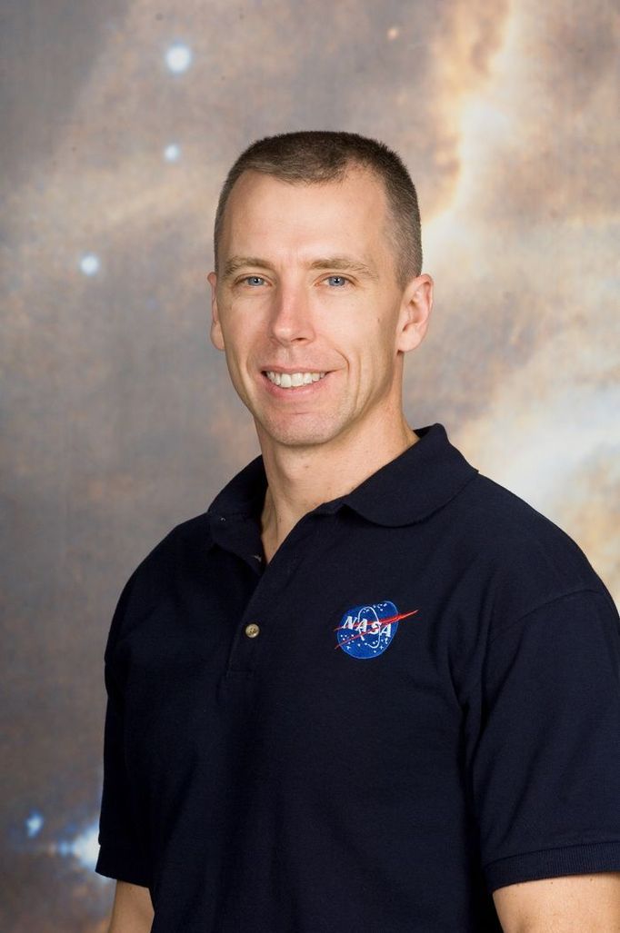 Andrew Feustel, astronaut, který bere do vesmíru českou vlajku a nerudovy Písně kosmické.