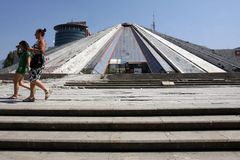 Pyramidu s hrobkou komunistického vůdce čeká demolice