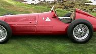 Tato značka, 158 Alfetta, vítězila v prvních ročnících seriálu F1. To už Alfa přivítala ve svých řadách majetného důlního inženýra Romea, který nad firmou převzal kontrolu. Jeho jméno se pak objevilo i v názvu - Alfa Romeo.