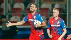 Hráči Plzně slaví gól na 1:2 v zápase LM Plzeň - Barcelona