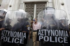V Řecku přibývá sebevražd, jídlo mizí z popelnic