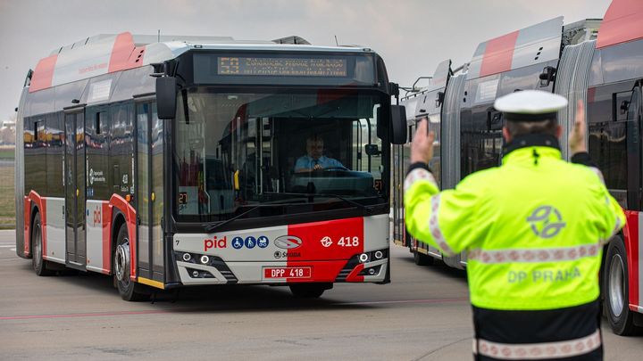 Fígle a podfuky. Audit v dopravním podniku odhalil stovky podezřelých obchodů