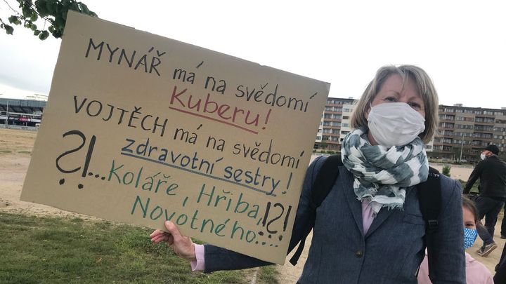 Minář se vrátil na Letnou s transparenty proti Babišově vládě