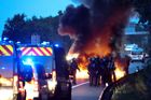 Informace o protestech pod názvem „Zablokovat všechno“ se začaly šířit v létě na sociálních sítích. Hnutí je přirovnáváno k demonstracím „žlutých vest“ z roku 2018, které odstartovalo zdražování pohonných hmot, ale postupně přerostly ve vzpouru proti prezidentu Emmanuelu Macronovi a jeho ekonomickým reformám.