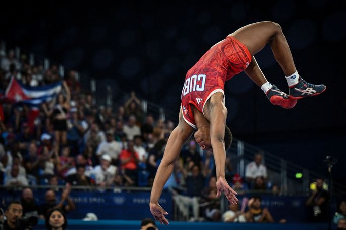 Paris 2024 Olympics - Wrestling - Women's Freestyle 76kg Bronze Medal Match - Champ-de-Mars Arena, Paris, France - August 11, 2024. Milaimy de la Caridad Marin Potrille o