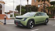 Škoda Vision 7S je konceptem pětimetrového elektrického SUV, které je navíc plně pojízdné.