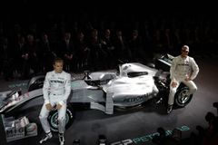 Schumacher zahájil testy s Mercedesem. A zářil štěstím