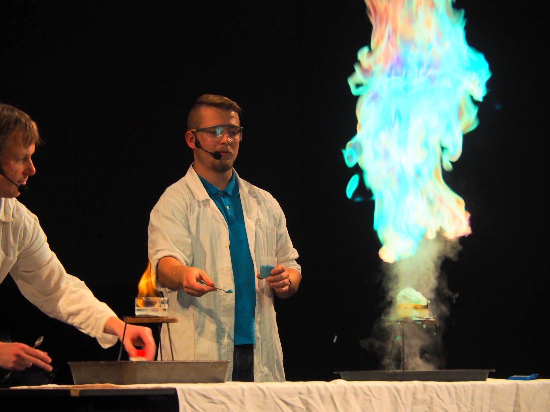 Týden vědy - vědecká show iQlandie - plamen 2