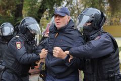 Dagestánci se na protestech perou s policisty. V Rusku se mluví o zavření hranic