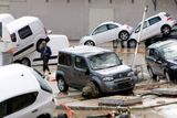 15. 6. -Silné deště vyvolaly lokální záplavy na jihu Francie v hornatém regionu Cote d´Azur a zabily tam nejméně devatenáct lidí. Podrbnosti čtěte - zde