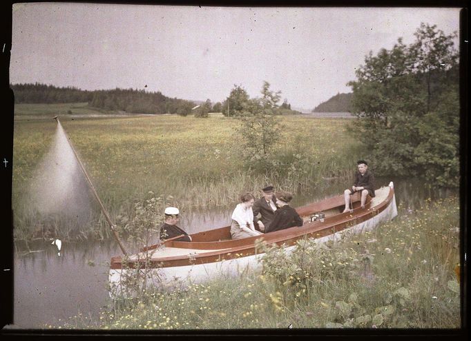 Autochrom  byl raný proces barevné fotografie patentovaný roku 1903 bratry Lumièrovými a komerčně vyráběný v letech 1907 až 1935.