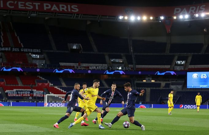 PSG vs, Borussia Dortmund před prázdnými tribunami