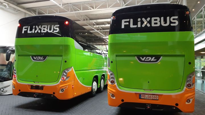 Dopravci posilují na letní sezónu: Flixbus nasadí desítky spojů, ČD protáhnou Railjet