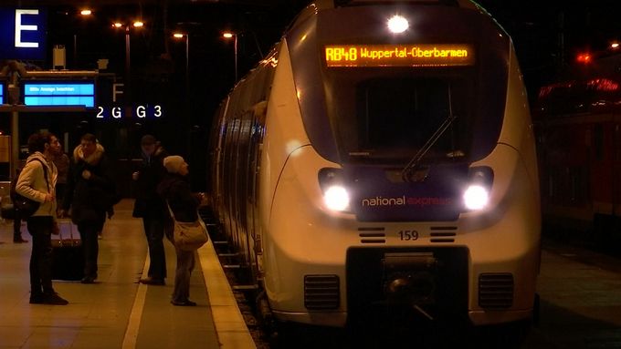 V Německu se zastavila dálková železniční doprava kvůli stávce železničářů za vyšší platy. Rozsáhlá omezení jsou i v regionech.