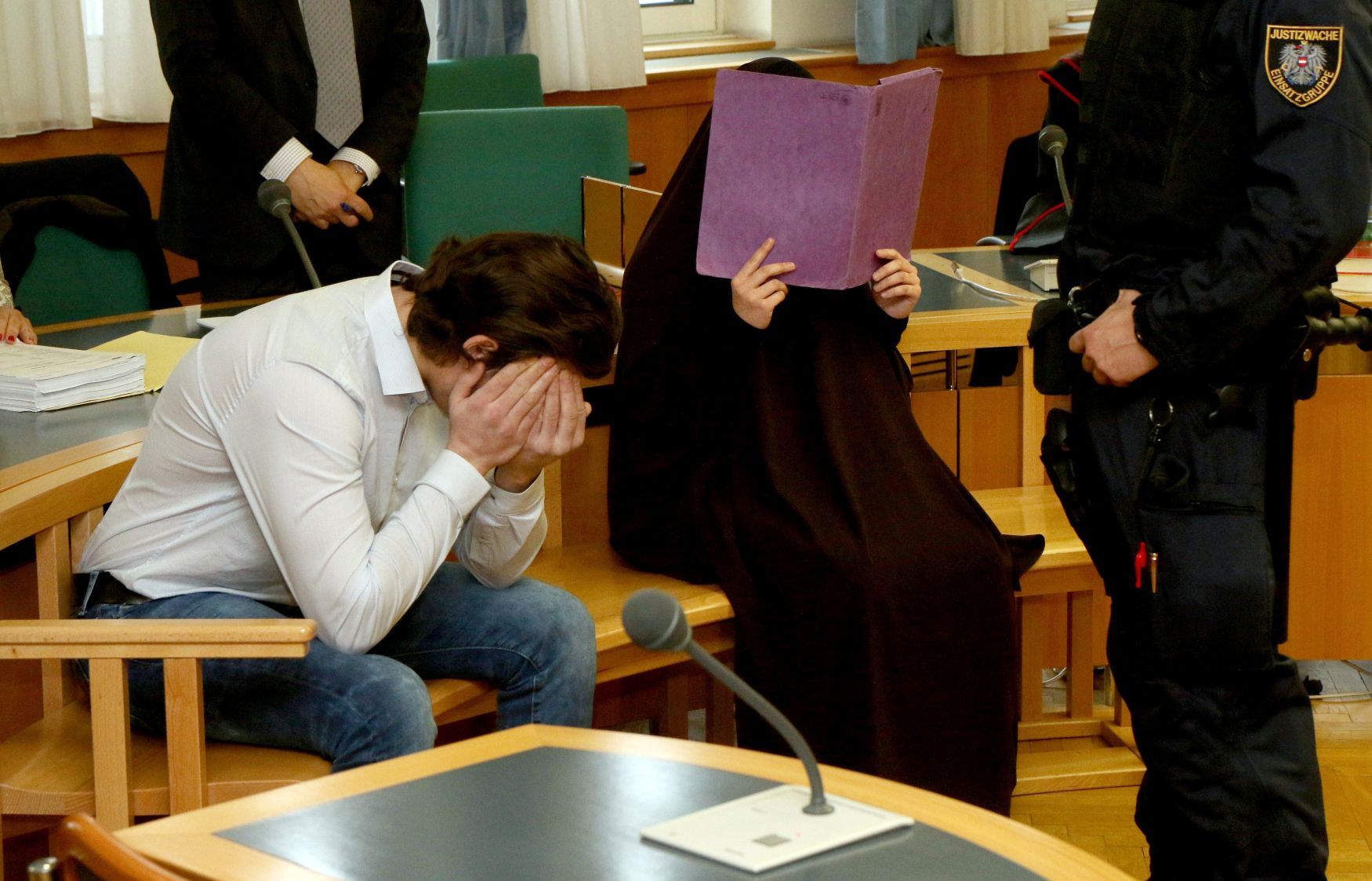 Rakousko Vídeň islám islámský stát soud - on i ona osvobozeni