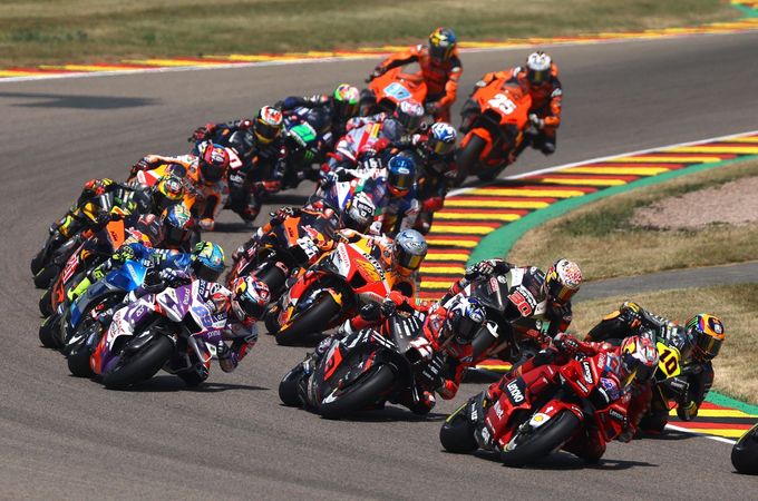Start závodu MotoGP v rámci GP Německa 2022