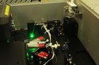 Tento laser je schopný produkovat rychle se opakující, velmi krátké pulzy.