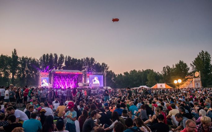 Snímek z koncertu Emilíany Torrini na festivalu Colours of Ostrava.