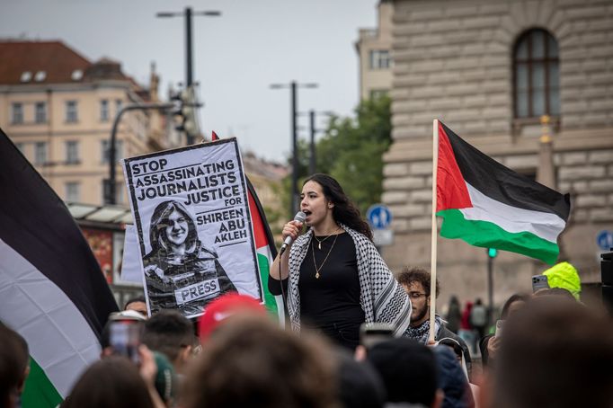 Propalestinská demonstrace na Václavském náměstí v Praze. Fotografie pochází z října 2023.