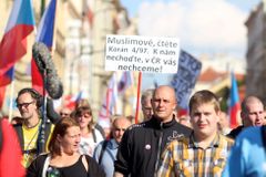 Češi se více bojí islámu než uprchlíků, výjimkou je pětina obyvatel, ukázal průzkum