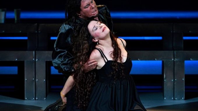 Nominovaná Maida Hundelingová jako Desdemona v Otellovi v Ostravě.