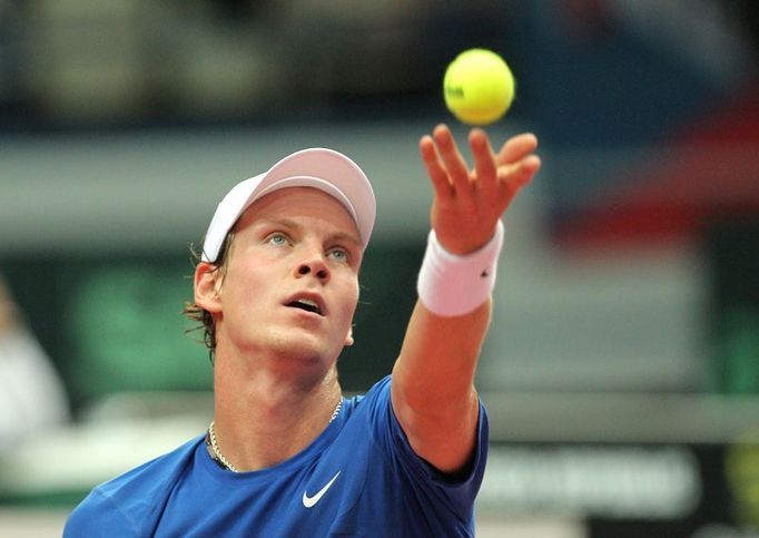 Tomáš Berdych v utkání s Francouzem Gilesem Simonem.