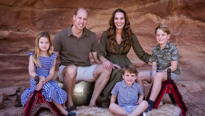 Princ a princezna z Walesu s rodinou.