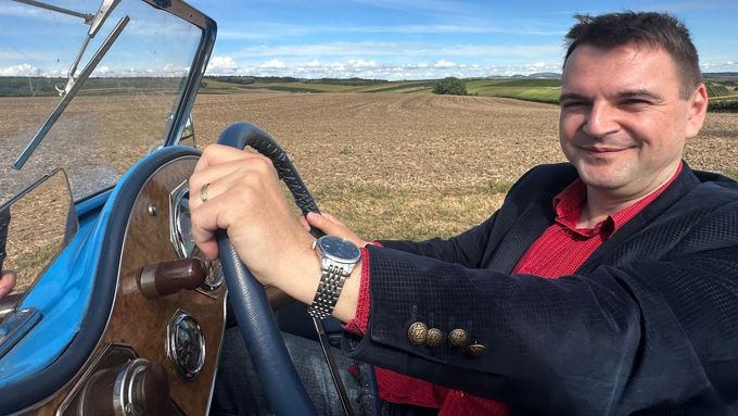 Rozhovor s předsedou Motoristů sobě Petrem Macinkou o "jeho" továrně na Ukrajině, rozdílech s Václavem Klausem a strachu z nostalgie po komunismu.