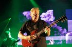 Recenze: New Order v Praze odehráli skvělý popový koncert pro rockové fanoušky
