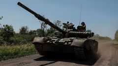 Tank T-80 ukrajinské armády blízko frontové linie v Doněcké oblasti.
