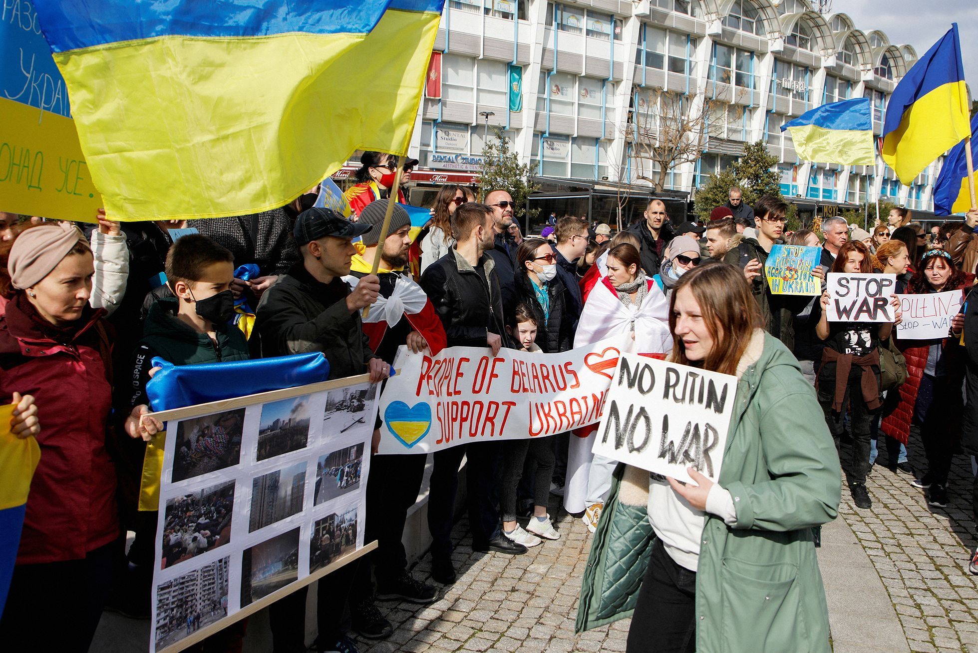 Foto / Protesty / Černá Hora / Zahraničí / Ukrajina / Rusko / Útok