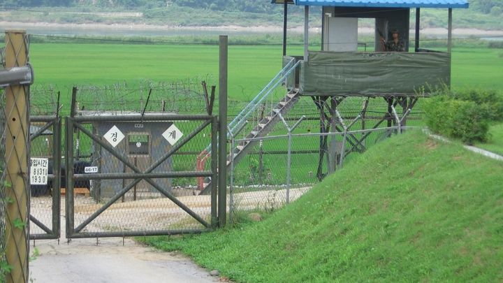 Opačně než je obvyklé. Neznámý člověk přešel z Jižní Koreje do totalitní KLDR; Zdroj foto: Wikimedia Commons