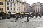 Praha chce obchodníkům povolit prodej na chodnících. Venkovní prostor poskytne zdarma
