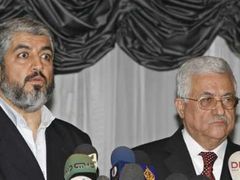 Chálid Mišal s palestinským prezidentem Mahmúdem Abbásem