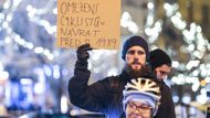 Přišli protestovat proti snaze Prahy 1 zakázat plošně jízdu na kole skrze pěší zóny. Čili skrze centrum, třeba právě přes Václavské náměstí.