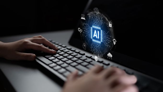 Platforma je taktéž podezřelá ze změny algoritmů pro zobrazování obsahu tak, aby zdůrazňovala témata příznivá pro krajní pravici. Ilustrační snímek.