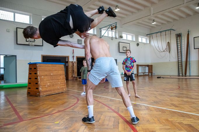 Jakub Pančík na lekci parkouru.