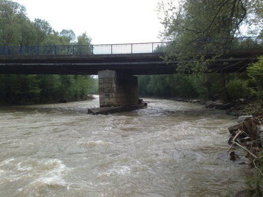 Povodně 2010 - prohnutý most přes Ostravici