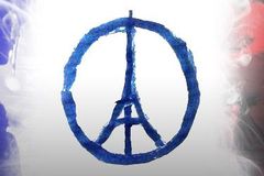 Modlíme se za vás, Pařížané. Celebrity na Facebooku vyjadřují soustrast, ty české spíše mlčí