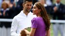 Trofej pro poraženého finalistu převzal od princezny Kate i Novak Djokovič