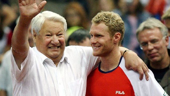 Postup do finále Davis Cupu oslavoval s Tursunovem i bývalý ruský prezident Boris Jelcin.