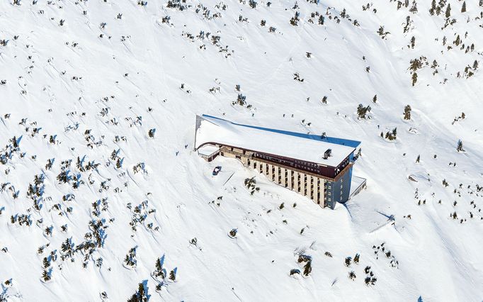 Krkonoše z výšky. Zimní snímky od Vrbatovy boudy až po Sněžku